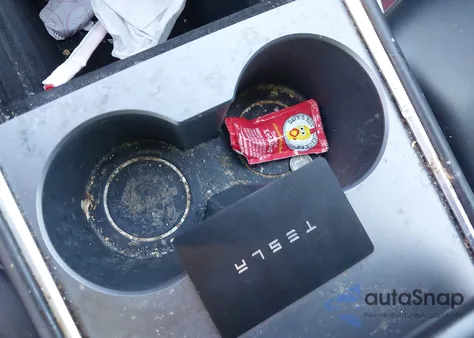 2021 Tesla Model Y из США, поврежденный, VIN 5YJYGAED7MF135497